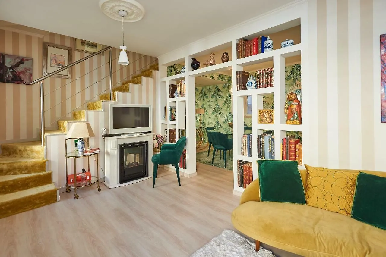 Apartamento Luxurious Triplex Near The Beach In Estoril Portugal
