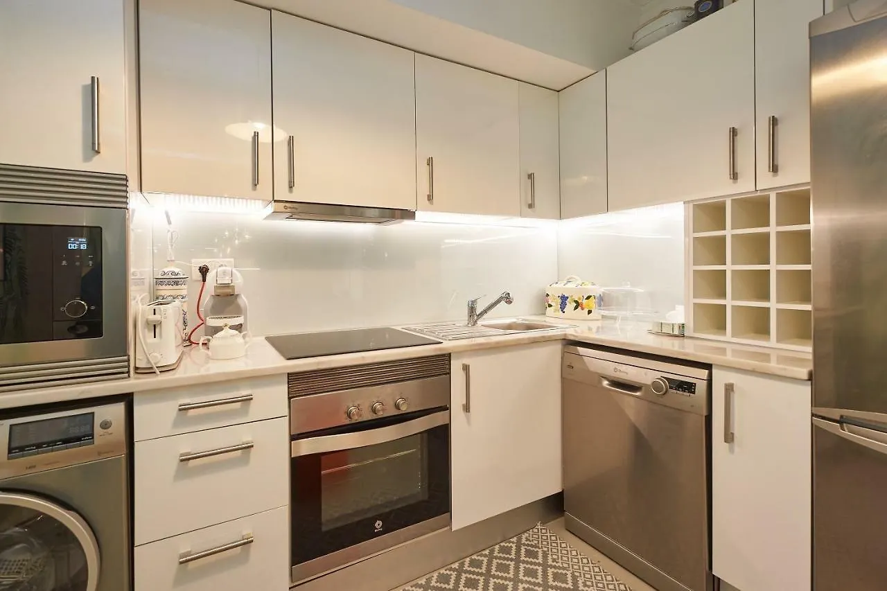 Apartamento Luxurious Triplex Near The Beach In Estoril