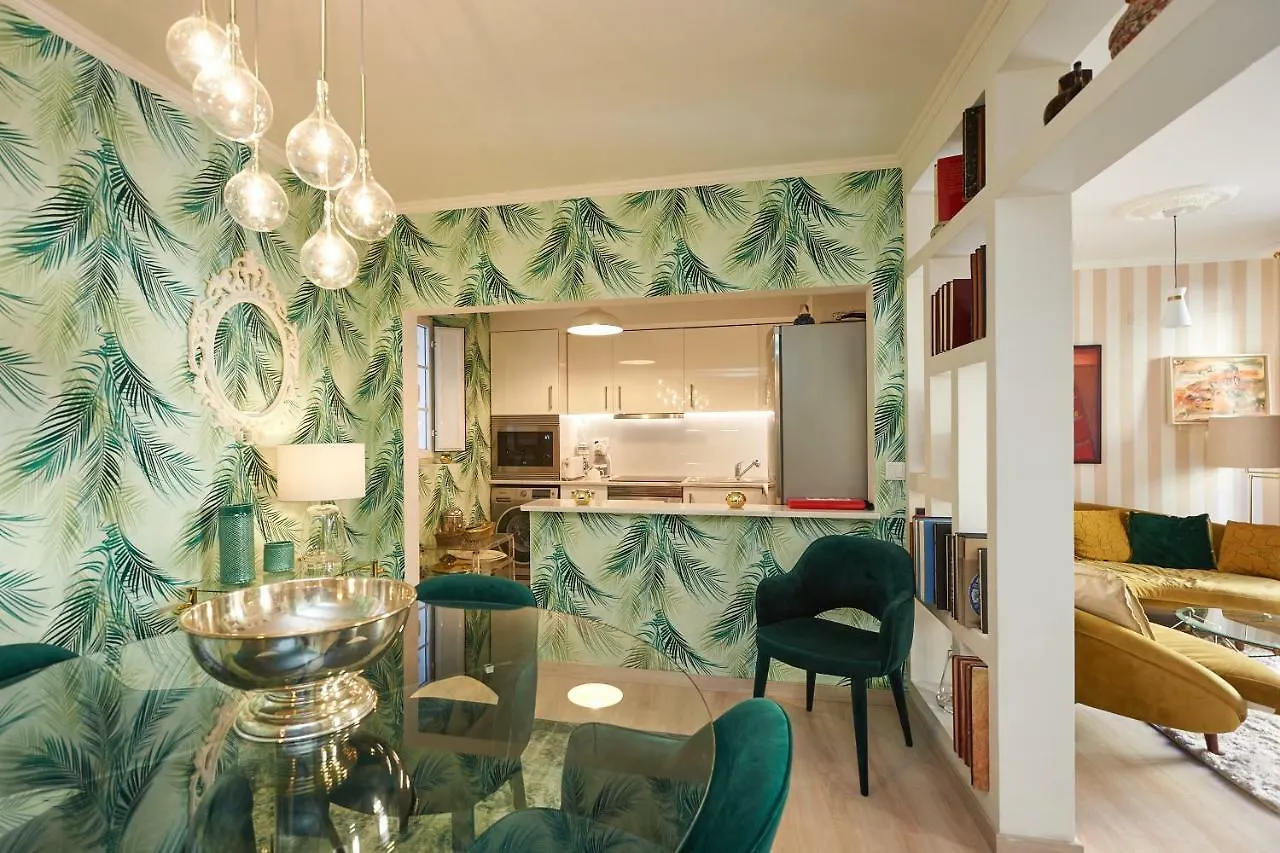 Luxurious Triplex Near The Beach In Estoril Apartment