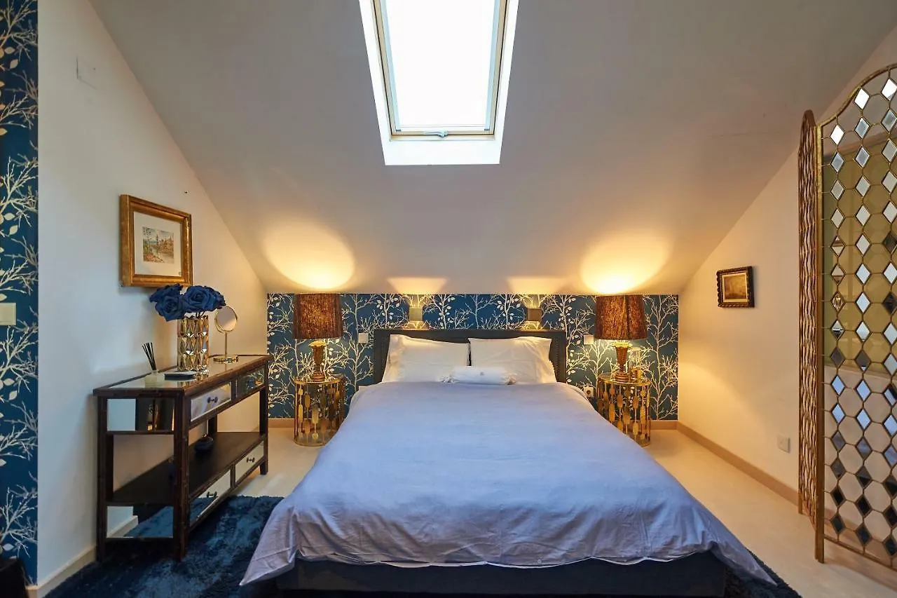 Luxurious Triplex Near The Beach In Estoril Apartment